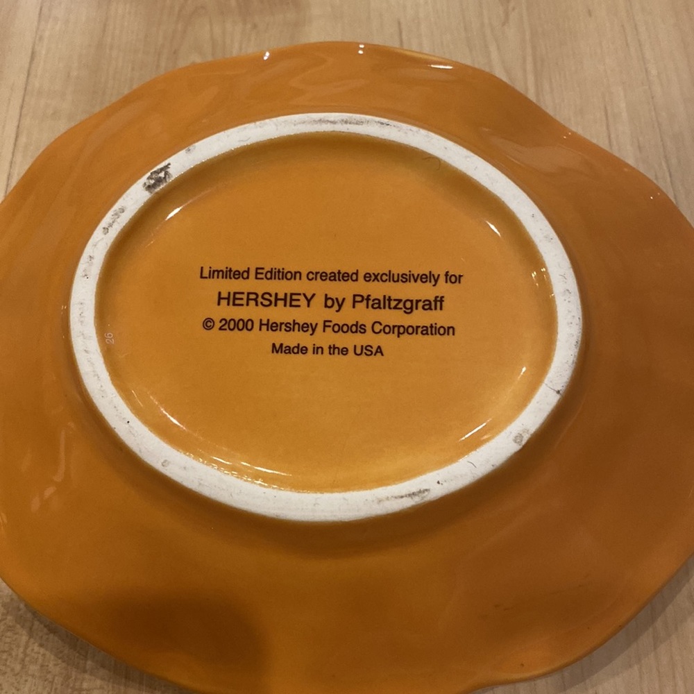 Hershey’s limited edition leaf plate - Pfaltzgraff - Picture 2 of 3